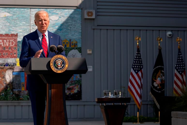 El presidente de Estados Unidos, Joe Biden, defendió este viernes su nuevo mandato de vacunas, que afecta a la mayoría de los trabajadores del sector privado del país, ante las amenazas de varios gobernadores republicanos de demandarle para frenarlo. (EFE) 
