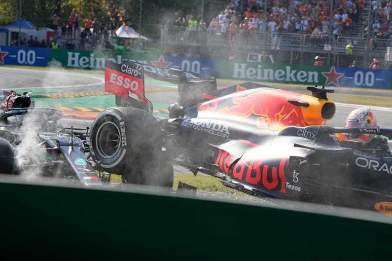 Pilotos quedan fuera de la carrera. (AP)
