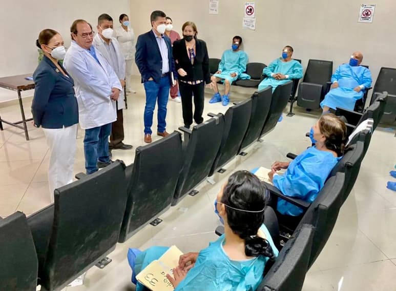 Se realizaron 240 cirugías gratuitas de cataratas en el Hospital General de Torreón. Las intervenciones a las personas beneficiarias se realizaron a través del programa “Cambiando Vidas”, atendiendo las medidas sanitarias para evitar la propagación y el contagio del COVID-19.