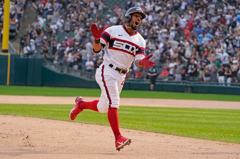 Leury García disparó un cuadrangular con dos outs en la novena entrada para darles a los Medias Blancas de Chicago un triunfo este domingo 2-1 sobre los Medias Rojas de Boston.