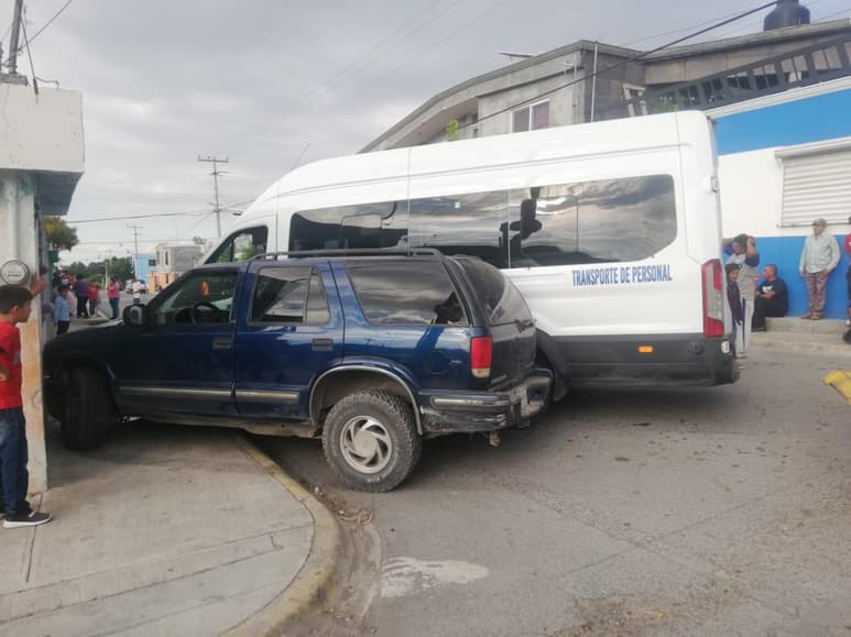 Fue la tarde de este domingo cuando se registró un percance en la colonia Nueva Jerusalén, con un saldo de dos personas detenidas y una más lesionada, la cual fue trasladada a un nosocomio de Saltillo.