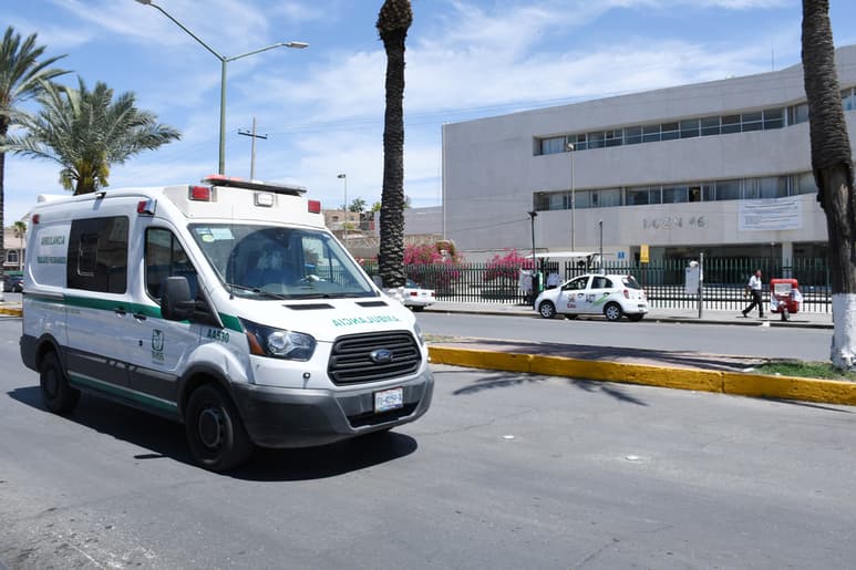 Joven motociclista pierde la vida luego de chocar contra una pared en el ejido La Loma, del municipio de Lerdo; murió horas después de ingresar al hospital. (EL SIGLO DE TORREÓN)