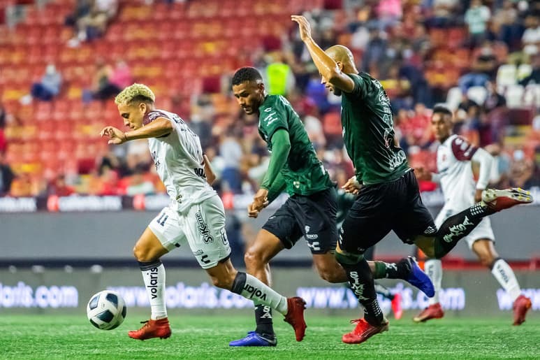 Gran partido entre Tigres y León, empatan 2-2. América es líder con 20 unidades. (JAM MEDIA)