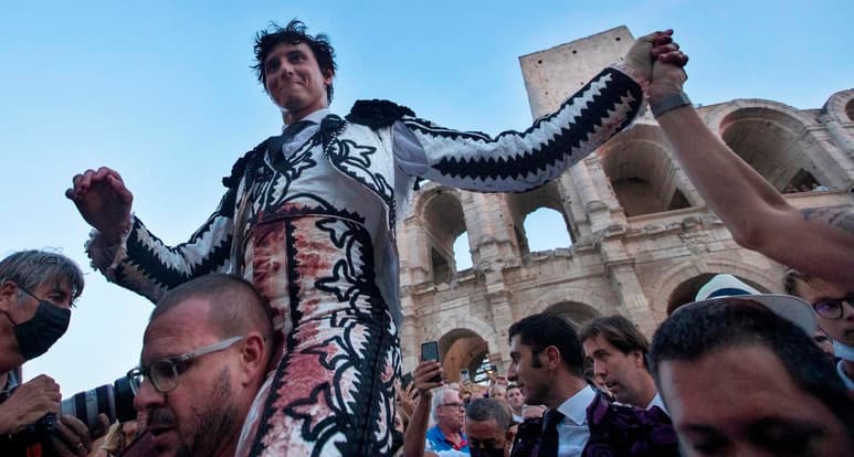 Los tiempos cambian con relación a los novilleros y en años recientes salvo el caso de Roca Rey, les cuesta trabajo llegar a matadores. (ARCHIVO)