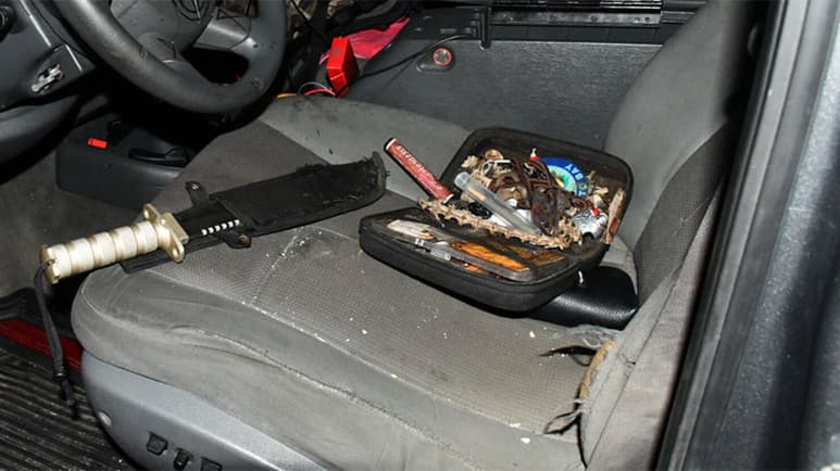 La Policía arrestó este lunes a un hombre que tenía una bayoneta, un machete y varios cuchillos en su camioneta, que estaba aparcada cerca de la sede del Partido Demócrata y a pocos metros del Capitolio de Estados Unidos. (ESPECIAL)