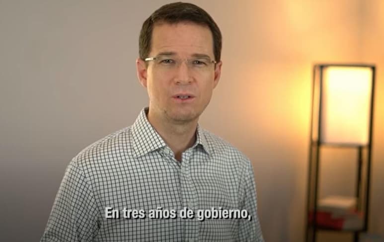 El video lo tituló '¿Por qué tiene el alma partida? (YOUTUBE)