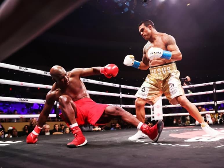 Vitor “The Phenom” Belfort, noqueó en apenas el primer round al excampeón mundial indiscutible de peso Crucero y Pesado, Evander Holyfield. (ESPECIAL)