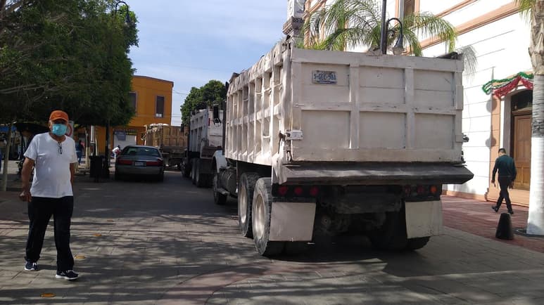 Operadores accedieron a retirar un bloqueo la semana pasada. (ARCHIVO)