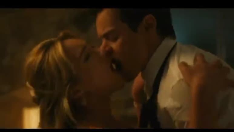 La actriz y productora estadounidense, Olivia Wilde, reveló un primer adelanto de su nueva película “Don’t Worry Darling”, en donde los protagonistas Florence Pugh y Harry Styles sorprendieron con una escena de apasionados besos. (ESPECIAL)