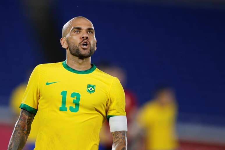 En recientes días se anunció la salida de Dani Alves del Sao Paulo, debido a que el histórico lateral derecho abandonó al equipo por problemas con su salario, debido a que el defensa afirma que le deben pagos atrasados. (EFE)
