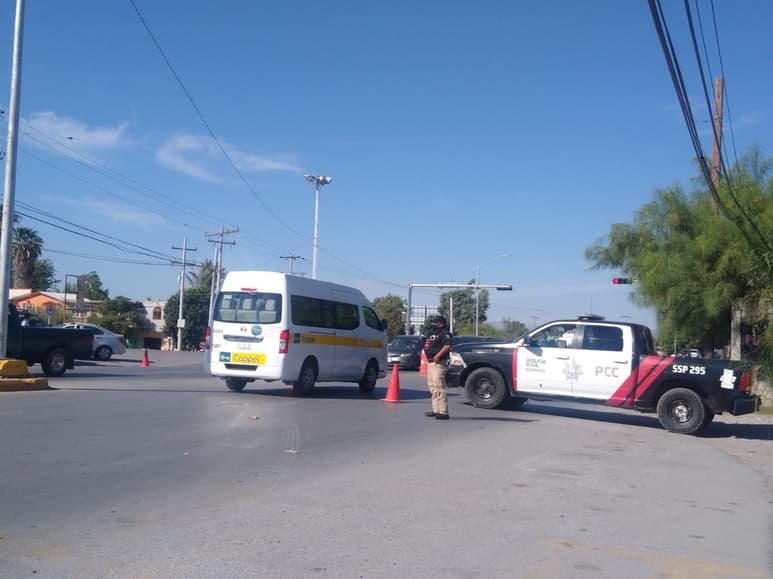 Ayer se realizó un operativo de revisión de placas en la entrada de San Pedro y afirman que son por seguridad. (EL SIGLO DE TORREÓN)