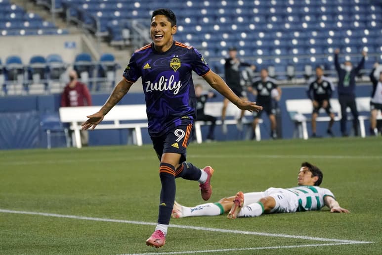 Con gol de Raúl Ruidíaz en los segundos finales del tiempo de compensación, Santos Laguna cayó anoche ante el Seattle Sounders por 1 a 0, en la semifinal de la Leagues Cup. (ESPECIAL)