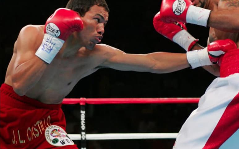 El 15 de Septiembre del 2000, el boxeador mexicano José Luis Castillo, retuvo el título mundial de peso Ligero WBC.