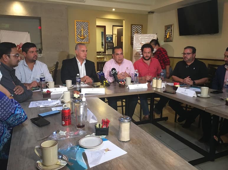Hoy se reunió con integrantes de la Cámara Nacional de la Industria de Restaurantes y Alimentos Condimentados (Canirac), donde se tomaron acuerdos. (EL SIGLO DE TORREÓN)