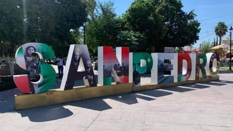 Así amanecieron las letras de San Pedro en la Plaza Principal. (FACEBOOK)