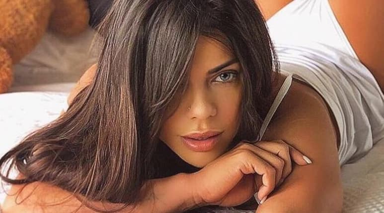 La modelo brasileña hace 'alarde' una vez más de sus atributos en redes sociales (@SUZY.OFFICIAL2021)