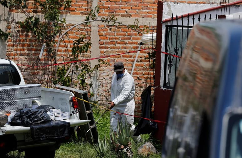 Poco más del 50 % de las personas localizadas sin vida han sido identificadas. (ARCHIVO)
