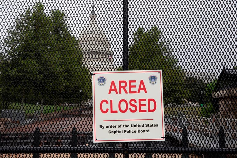 La Policía anunció este viernes que ha incrementado la seguridad en toda la ciudad de Washington para evitar que el sábado se produzcan choques entre simpatizantes del expresidente Donald Trump (2017-2021) y contramanifestantes que repudian su presencia. (ARCHIVO)