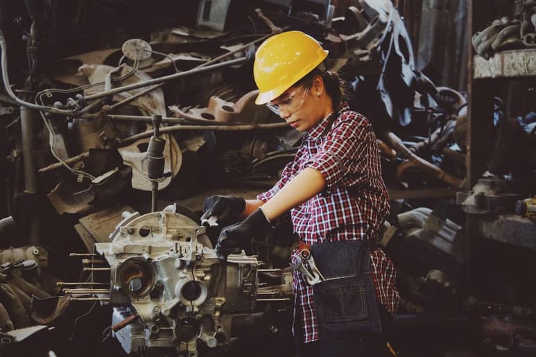 Crecimiento en la manufactura del 13.8%, construcción del 10.2% y minería en 1.8%.