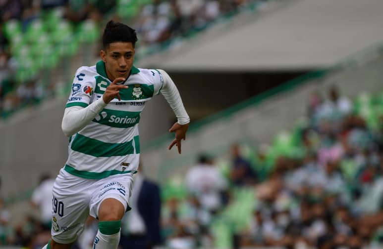 El jugador Omar Campos habló sobre su enfrentamiento contra el Puebla, además de anunciar que su contrato se extenderá hasta 2025 con Santos Laguna (ARCHIVO)