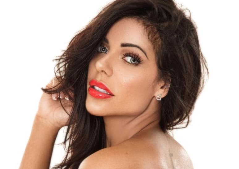 La modelo brasileña rindió tributo al América al vestir su playera (@SUZY.OFFICIAL2021)