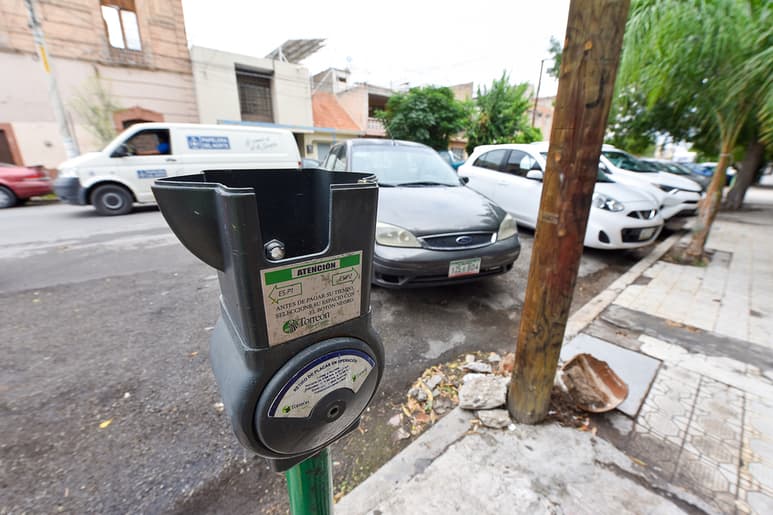 Parquímetros de la zona Centro de Torreón siguen en el abandono de las autoridades, pese a que son una fuente fija de recaudación por su operatividad y por multas generadas. (EL SIGLO DE TORREÓN)