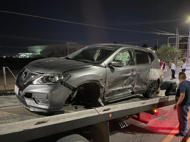El joven en estado de ebriedad viajaba en un sedán blanco. (EL SIGLO DE TORREÓN)