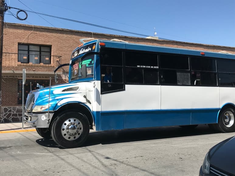 En horas pico, se ha detectado que unidades de transporte público incumplen con límite de cupo. (GUADALUPE MIRANDA)
