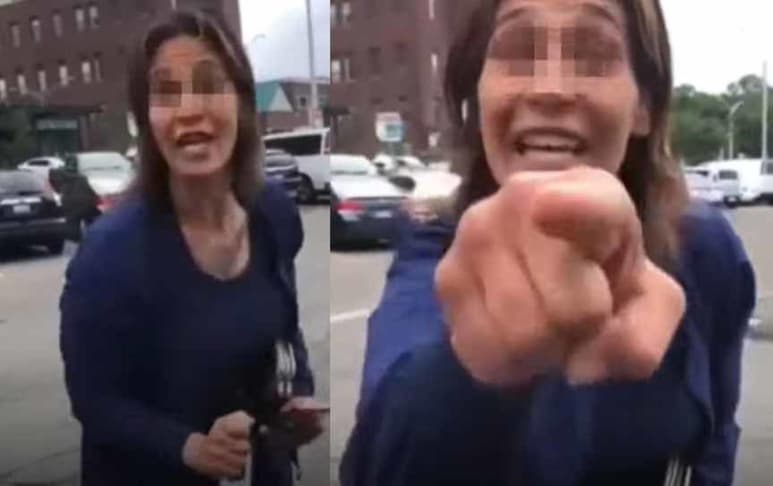 La mujer arremetió a insultos contra el hombre, insinuando que era 'ilegal' por ser 'mexicano' (CAPTURA)