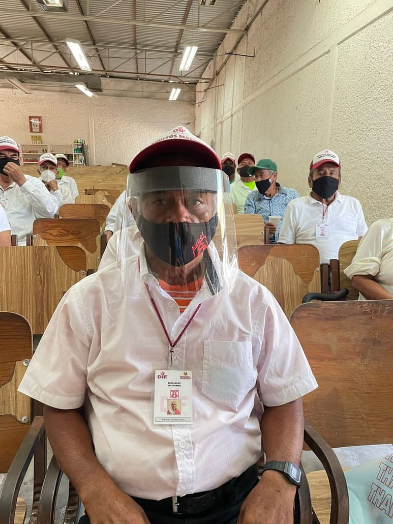 Hay 28 adultos que trabajan como empacadores en los supermercados de San Pedro, mismos están bajo la vigilancia del DIF. (EL SIGLO DE TORREÓN)