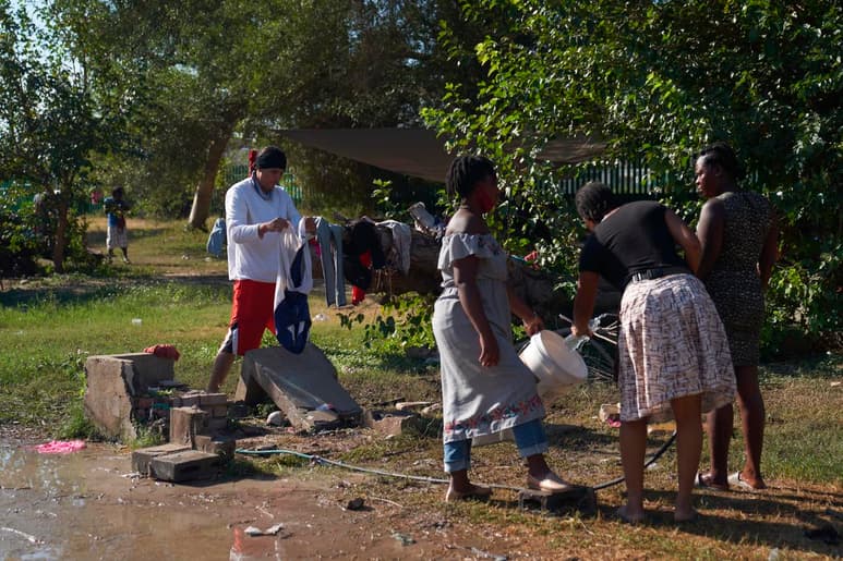 López Obrador afirmó que se debe atender y enfrentar de fondo este problema, pues manifestó que 'no queremos que México sea un campamento de migrantes'. (ARCHIVO)