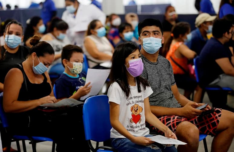 La vacunación contra el COVID-19 para los menores comenzará la segunda semana de octubre. (EFE)