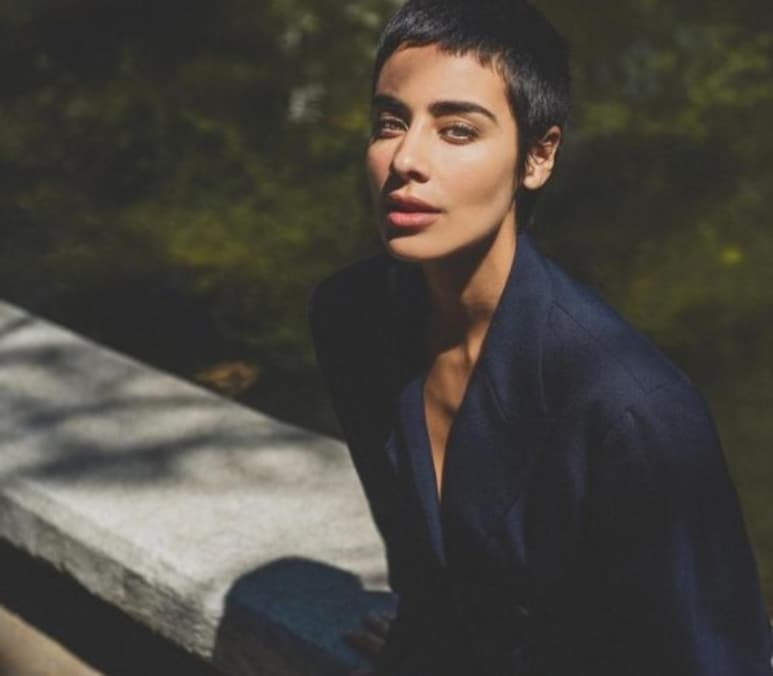Este fin de semana, la actriz Esmeralda Pimentel se lució en sus redes sociales al posar frente al espejo con ropa interior para mostrar la realidad de su cuerpo.