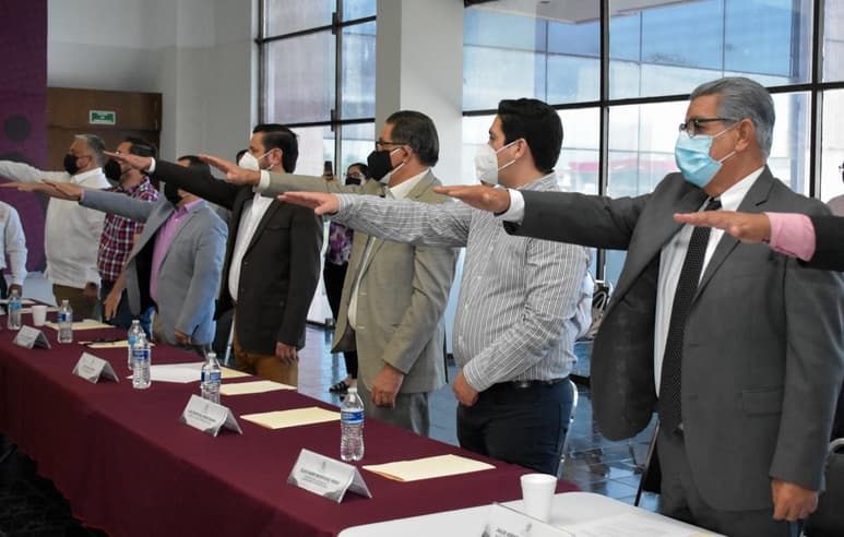 Se llevó a cabo la conformación y toma de protesta del Consejo Consultivo Municipal de Desarrollo Económico, en Gómez Palacio, el cual integra la presidenta Marina Vitela, directores municipales, regidores, dirigentes de cámaras y organismos empresariales, así como representantes del sector educativo. (ARCHIVO)