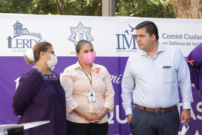La directora del Instituto Municipal de la Mujer, en Lerdo María del Refugio Adame Güereca, dijo que la campaña “Por mí, por ti, por todas” ha tenido gran impacto, pues asegura que las llamadas a través de la línea de emergencia han disminuido considerablemente.