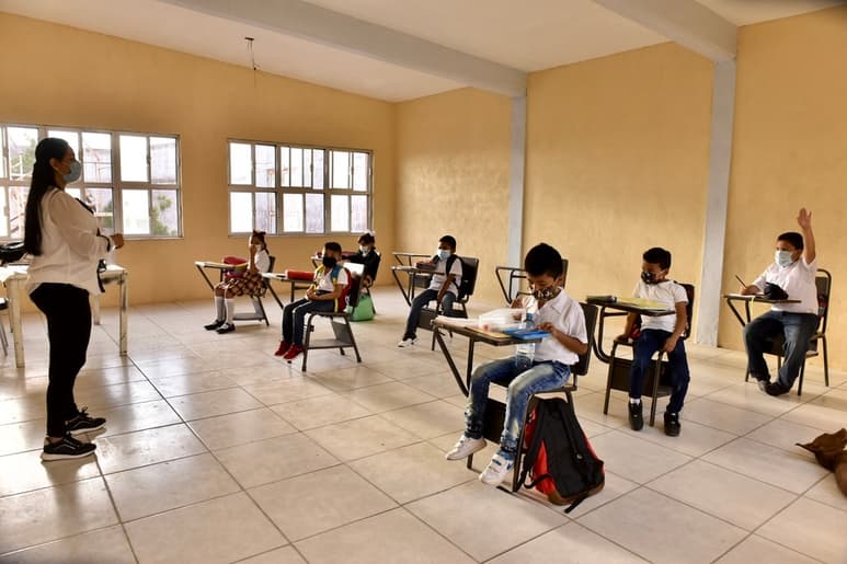 Los casos de COVID-19 entre la comunidad estudiantil detectados en diez días fueron dados a conocer ayer por el sector salud. (ARCHIVO)
