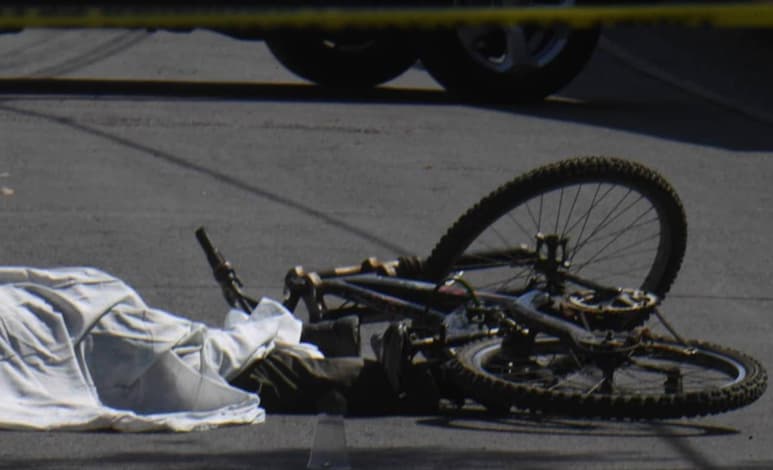 Cerca de la bicicleta quedaron los proyectiles calibre 38, además de dos balas sin detonar. (ARCHIVO)