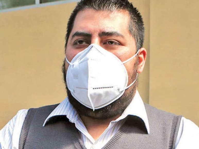 El abogado de Mónica García Villegas, 'Miss Moni', Rosendo Gómez Hernández, fue detenido ayer martes en calles de la alcaldía Tlalpan, luego que la Policía de Investigación cumpliera una orden de aprehensión en su contra por delitos cometidos por servidores públicos, cuando este se desempeñaba como funcionario de la Secretaría de Movilidad en 2017. (ESPECIAL)