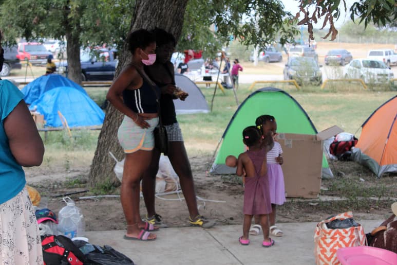Por su condición y razones migratorias, los haitianos tienen muchas dificultades para obtener refugio en un México que suma un récord de peticiones en lo que va de año, explicó este jueves a Efe el titular de la Comisión Mexicana de Ayuda a Refugiados (Comar), Andrés Alfonso Ramírez. (ARCHIVO)