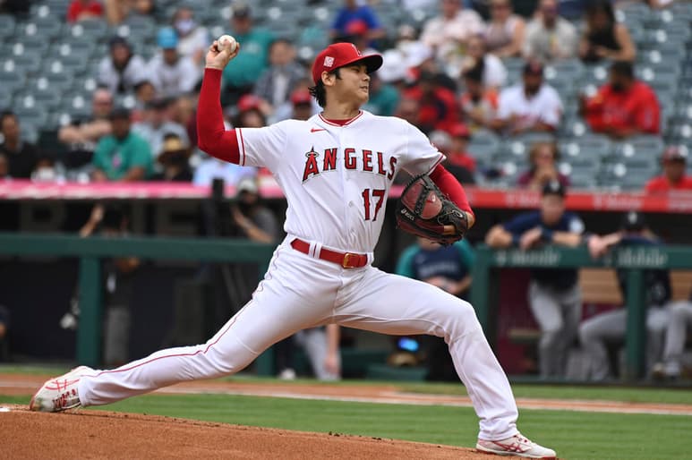 El fenomenal lanzador/bateador Shohei Ohtani no volverá al montículo esta temporada con los Angelinos de Anaheim y se concentrará solamente en aportar con su madero en la recta final del campeonato. (ARCHIVO)