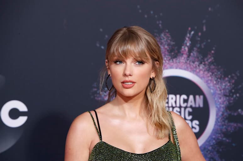 Taylor Swift anunció que el lanzamiento de 'Red (Taylor's version)' se adelantará una semana a lo ya planeado. (ARCHIVO)