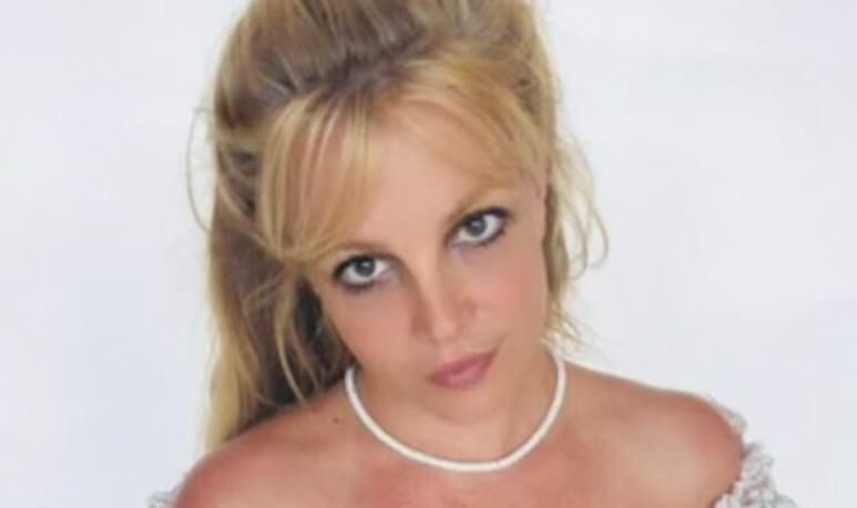 La denominada 'Princesa del Pop' posó sin ropa en redes sociales, quien el día de ayer se hizo tendencia luego de que se anunció que su padre fue suspendido como su tutor legal. (CORTESÍA)