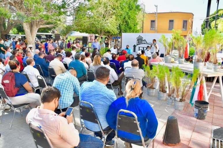 Se entregó simbólicamente especies a los presidentes de las Villas La Loma, Juan E. García, Juárez, Nazareno y León Guzmán. (CORTESÍA)