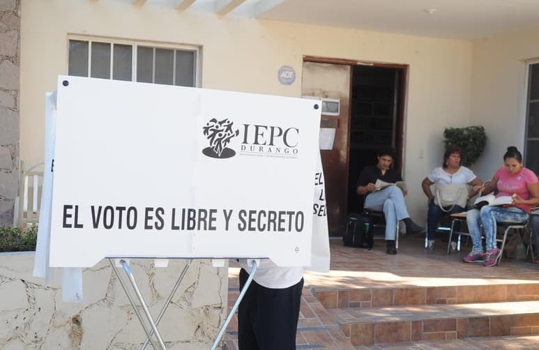 Hay alrededor de 40 mil duranguenses residentes en el extranjero que potencialmente se encuentran en la Lista Nominal, indicó Roberto Herrera Hernández, presidente del Instituto Electoral y de Participación Ciudadana (IEPC). (ARCHIVO) 

