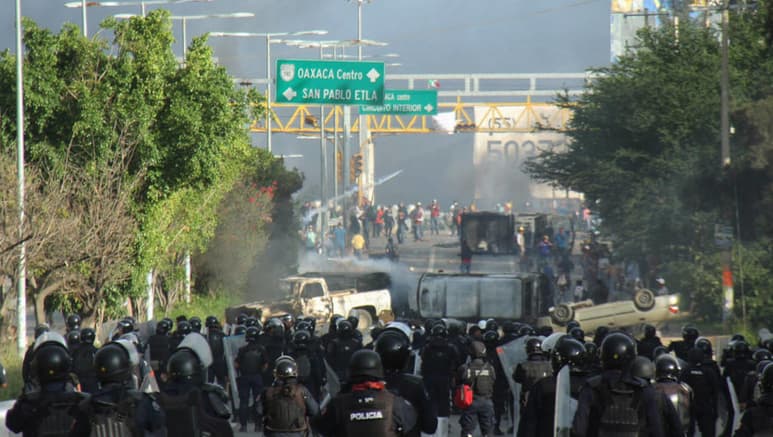 El Comité de Víctimas por Justicia y Verdad 19 de Junio (Covic) informó que fueron vinculados a proceso los mandos policiacos Juan y Carlos 'N' por su probable responsabilidad en el operativo de Asunción Nochixtlán, el 19 de junio de 2016, que dejó ocho personas asesinadas con disparos de armas de fuego y cerca de dos centenares de heridos. (ESPECIAL)