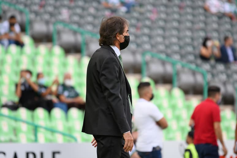 Guillermo Almada dijo que les vendrá bien la pausa por la fecha FIFA para trabajar y mejorar el funcionamiento. (JORGE MARTÍNEZ)