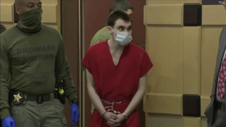 Comienza esta semana el juicio a Nikolas Cruz, acusado de haber matado a 17 personas en una escuela en Florida en 2018, pero no por esa masacre sino por acusaciones de haber atacado a un guardia en la cárcel. (ESPECIAL)