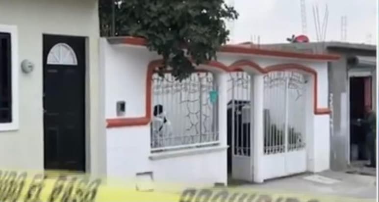 Fueron elementos de la Policía Preventiva de Saltillo quienes arribaron al domicilio, posteriormente forzaron la cerradura y al ingresar, se encontraron con el cuerpo del hombre sin vida y en avanzado estado de descomposición.