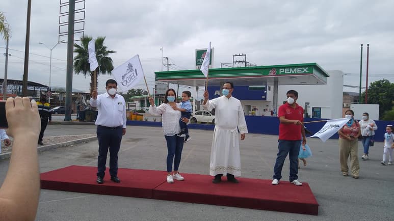 Este domingo se realizó la Caravana a Favor de la Mujer y de La Vida, una manifestación de ciudadanos, grupos Cristianos y también autoridades municipales que se sumaron a este recorrido realizado en una extensa fila de vehículos por vías principales de Lerdo, Gómez Palacio y Torreón.