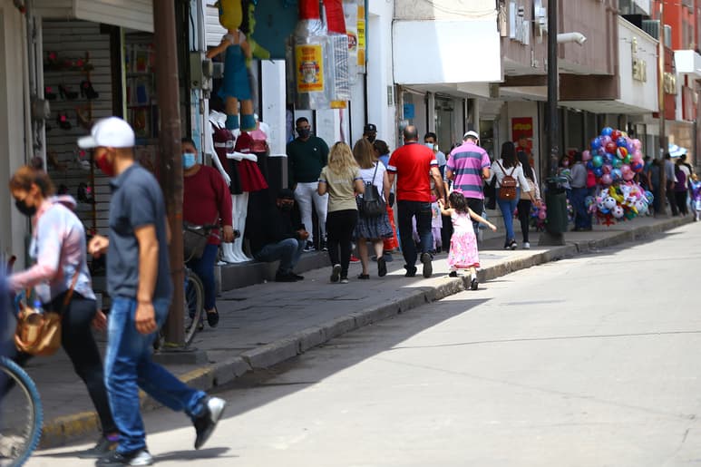 Se percibe mayor movilidad en la zona Centro; sin embargo, las personas no traen suficiente dinero. (EL SIGLO DE TORREÓN)